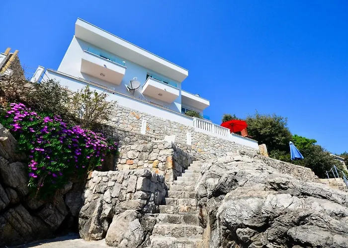 Extraordinary Beach Villa Becir Сasa de vacaciones Molunat