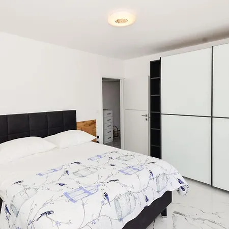 Extraordinary Beach Villa Becir *