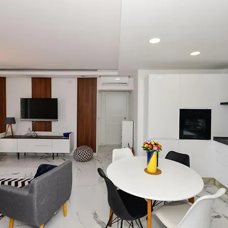 Dom wakacyjny Extraordinary Beach Villa Becir