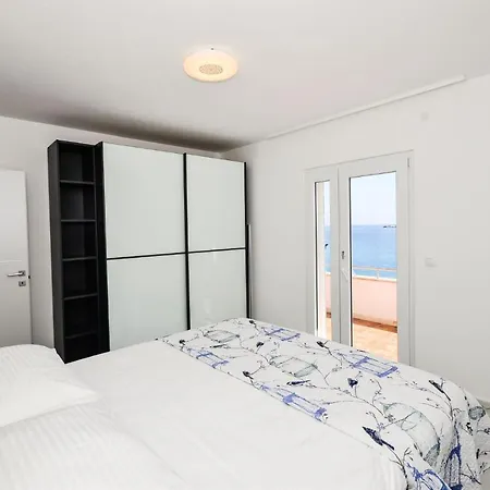 Extraordinary Beach Villa Becir * Molunat