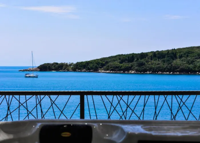 Extraordinary Beach Villa Becir * Molunat