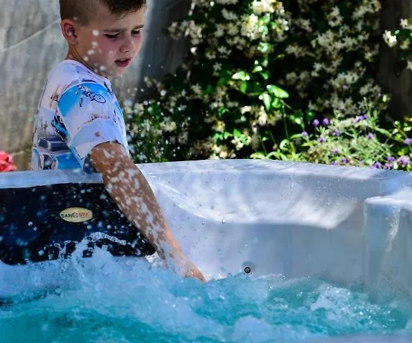 Dom wakacyjny Extraordinary Beach Villa Becir