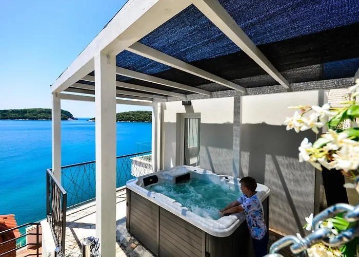 Dom wakacyjny Extraordinary Beach Villa Becir