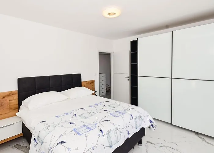 Extraordinary Beach Villa Becir *