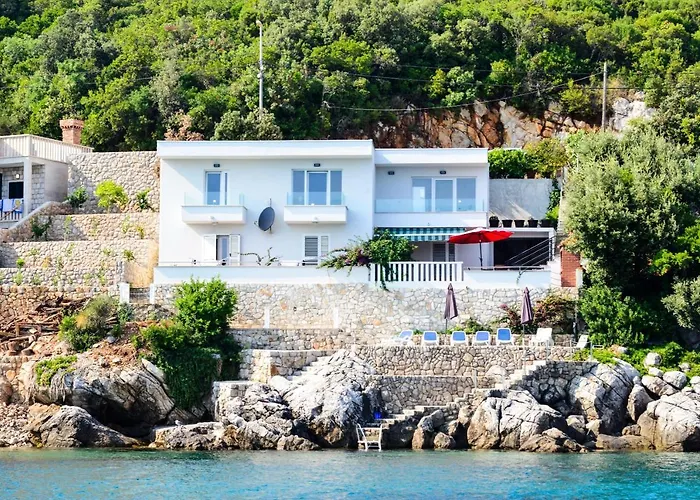 Extraordinary Beach Villa Becir *