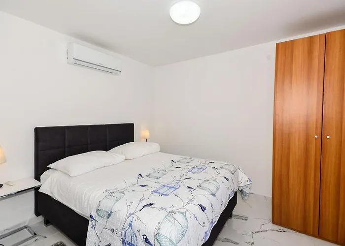 Extraordinary Beach Villa Becir *