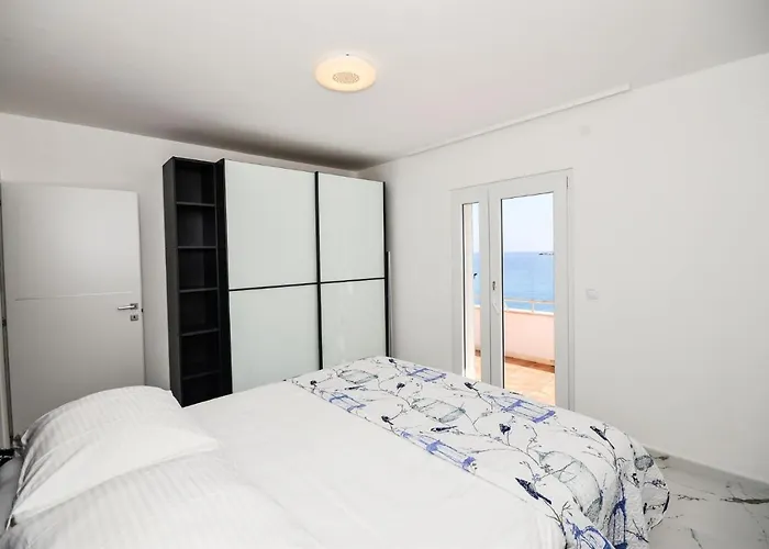 Extraordinary Beach Villa Becir * Molunat