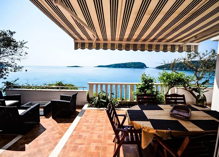 Dom wakacyjny Extraordinary Beach Villa Becir