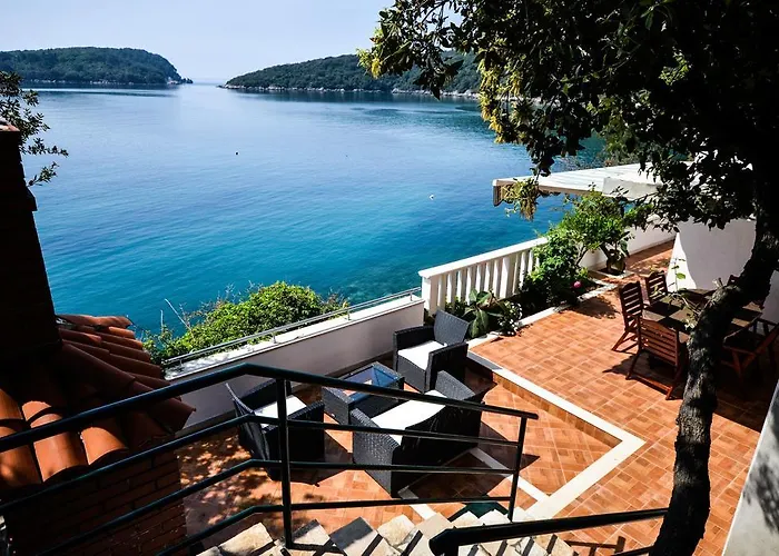 Extraordinary Beach Villa Becir * Molunat