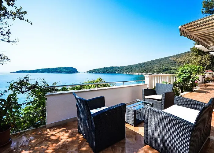 Extraordinary Beach Villa Becir Dom wakacyjny